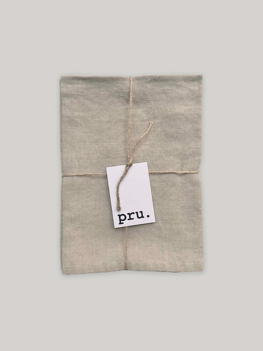 100% linen napkin set, natural colour, with 'pru' label on a neutral background.