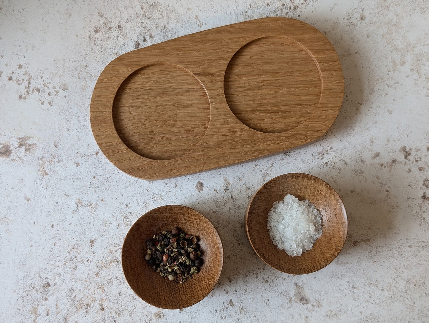 Wooden pinch pot set in English oak - top.